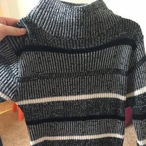Black,white,& gray turtle neck long sleep crop top